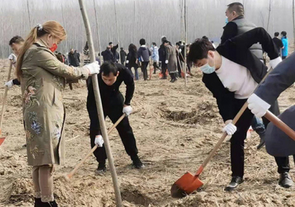 11 марта председатель НПКСК Сюй Шуай принял участие в 44-м Дне деревьев.